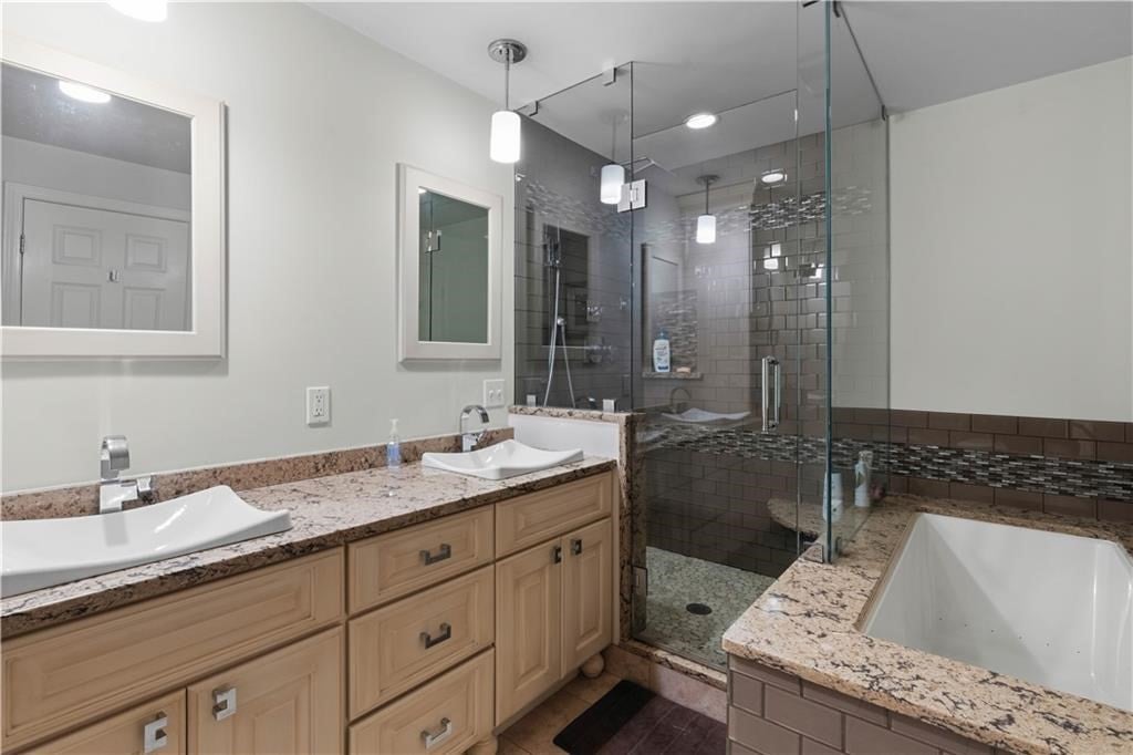 6 Varnum AVE, Bristol, RI Photo #12