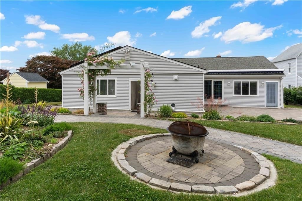 6 Varnum AVE, Bristol, RI Photo #24