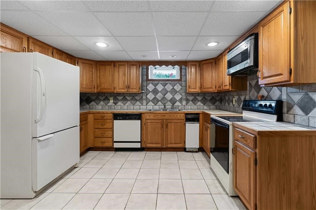 6 Varnum AVE, Bristol, RI Photo #20