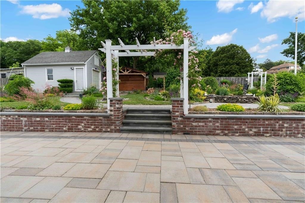 6 Varnum AVE, Bristol, RI Photo #26