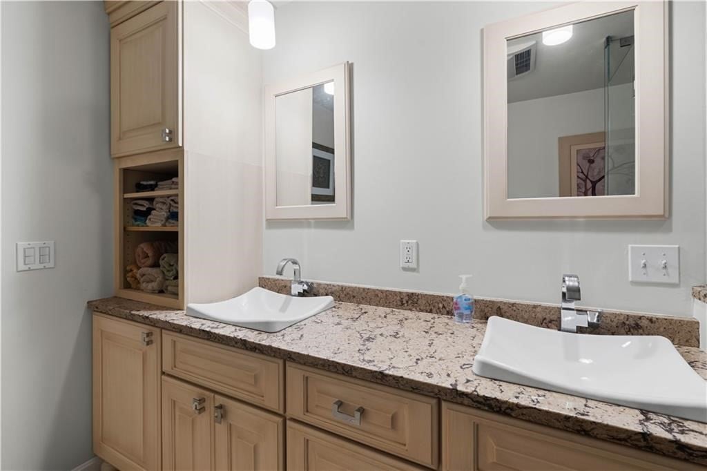 6 Varnum AVE, Bristol, RI Photo #13