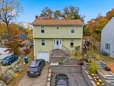 22 Juniper St Lowell MA 01852