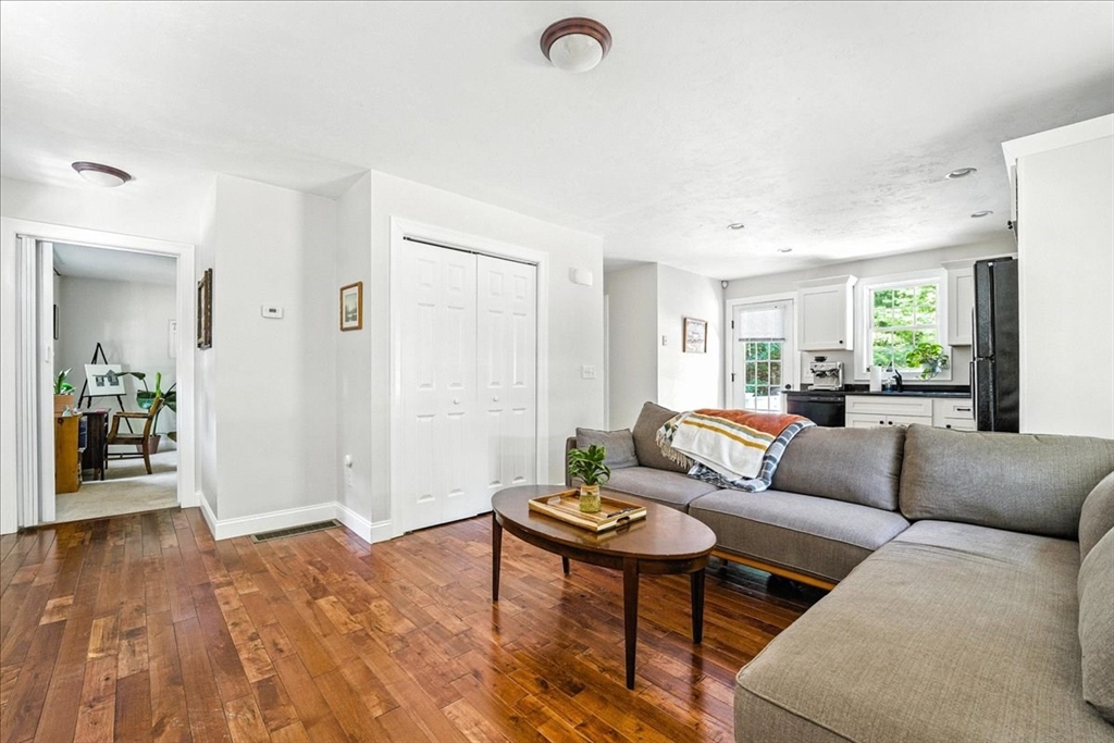 21 Crest Ave