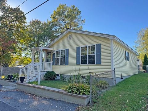 45 Hoover St Dracut MA 01826