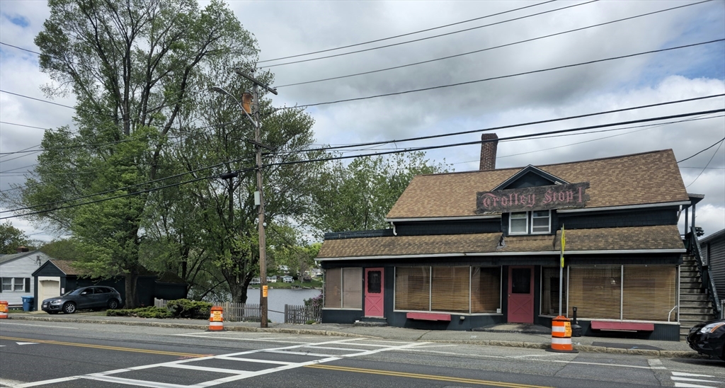294 E Main St