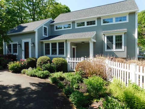 6 Peachtree Rd East Longmeadow MA 01028