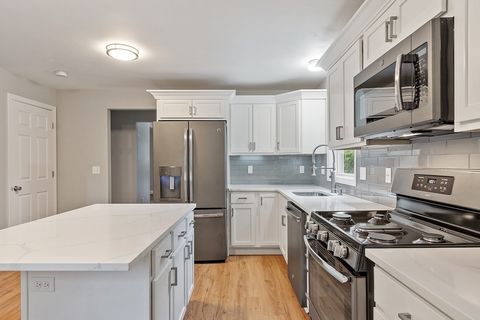 87 Roosevelt Street Fitchburg MA 01420