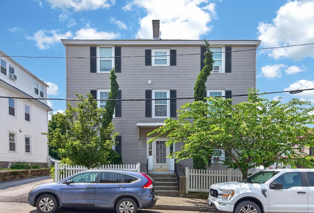 Click for 32 Arthur St #2, Beverly, MA slideshow Click for 32 Arthur St #2, Beverly, MA slideshow