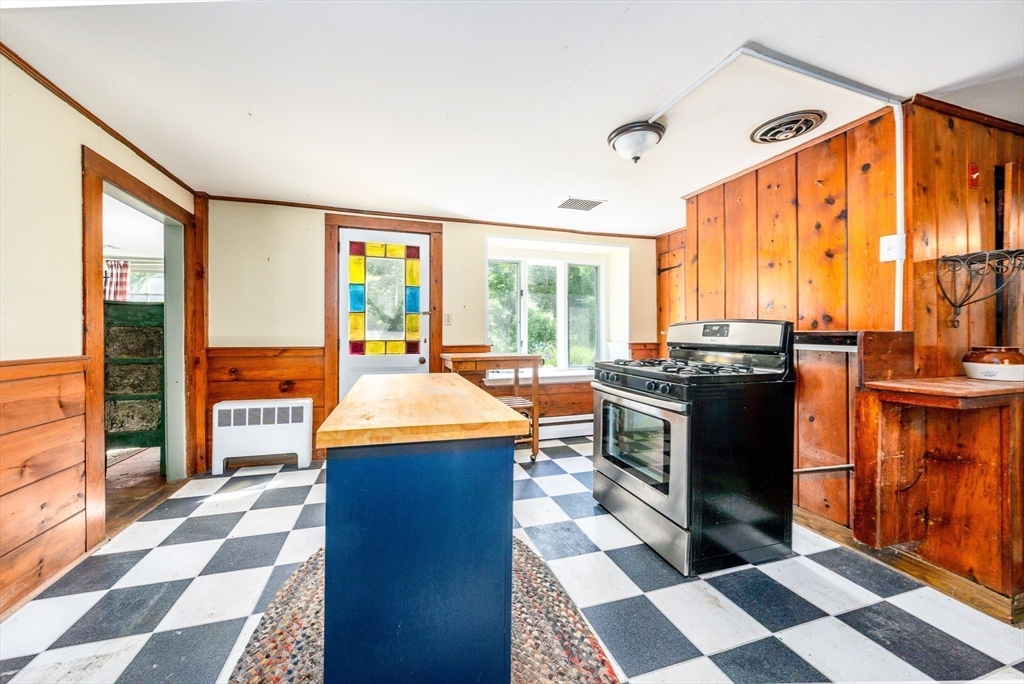 228 Phinneys Ln