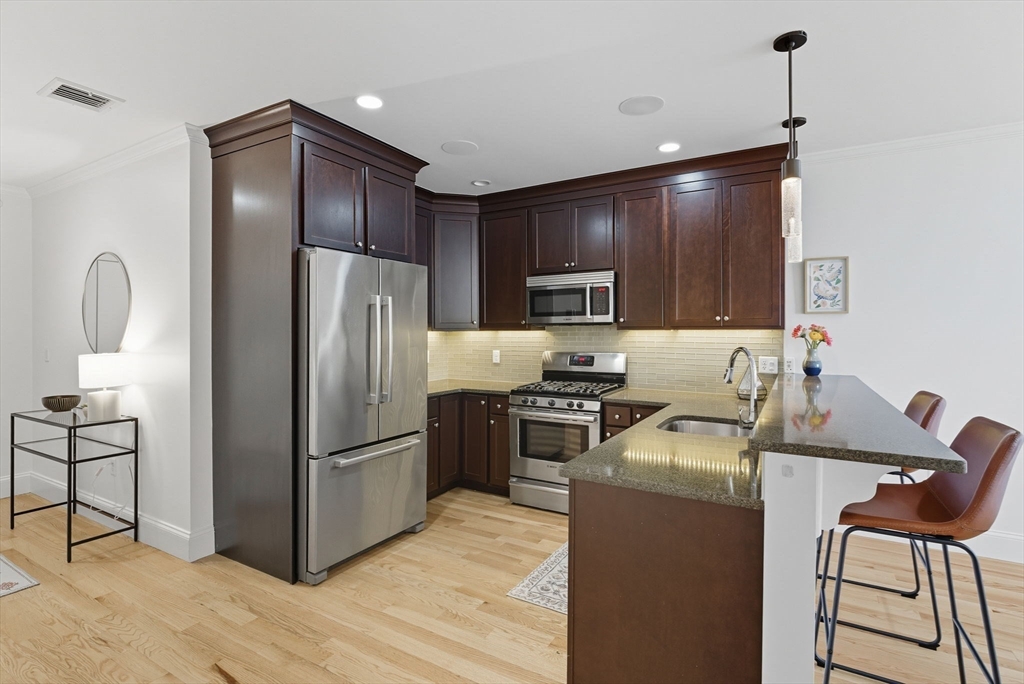 18 Robert St 14