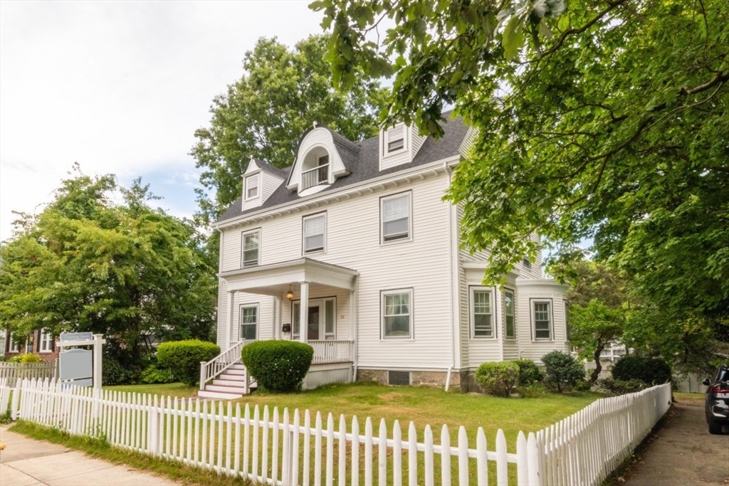 52 Wren St