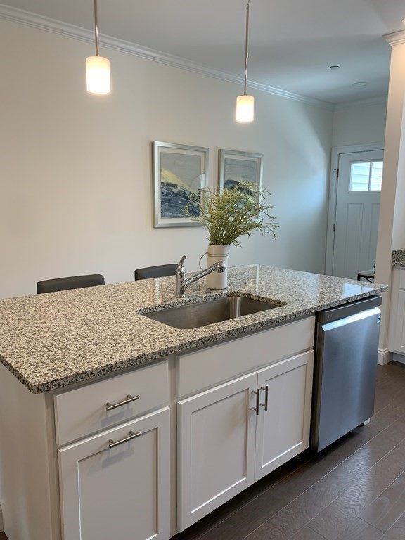 7 East Dexter Avenue 16