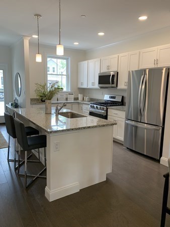 7 East Dexter Avenue 16