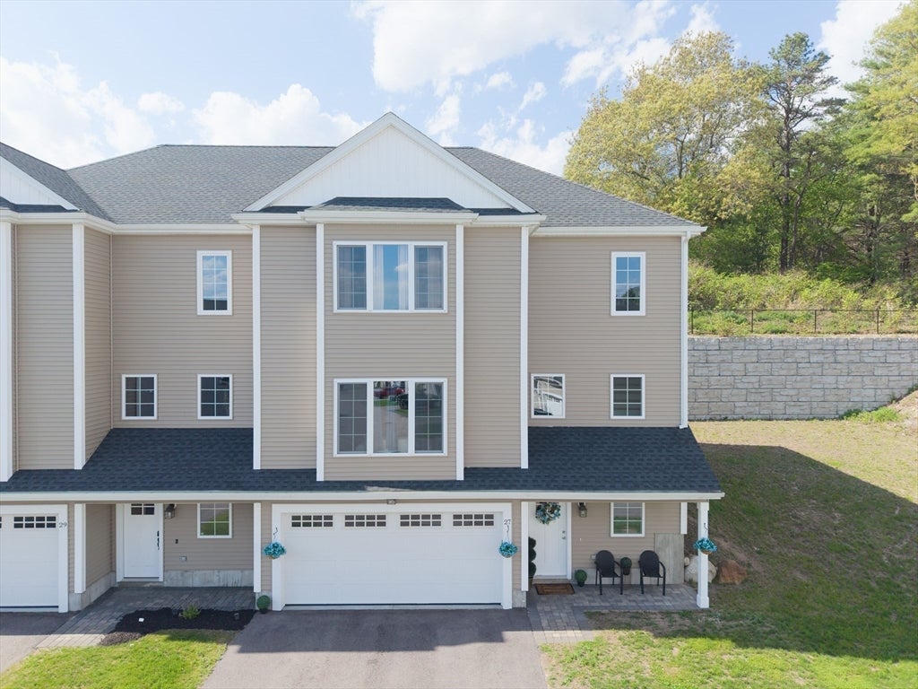 27 Pouts Lane, Uxbridge MA 01569