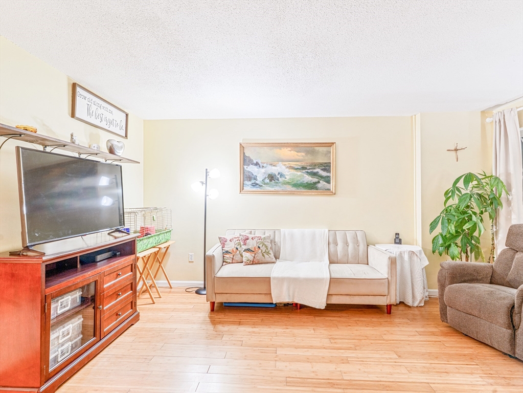 945 Riverside Dr. 2A