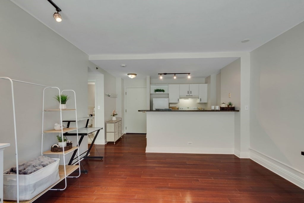 534 Beacon St 203