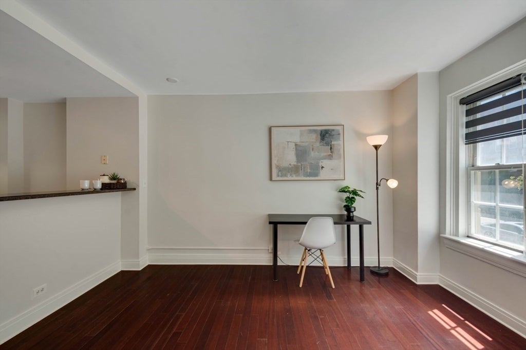 534 Beacon St 203