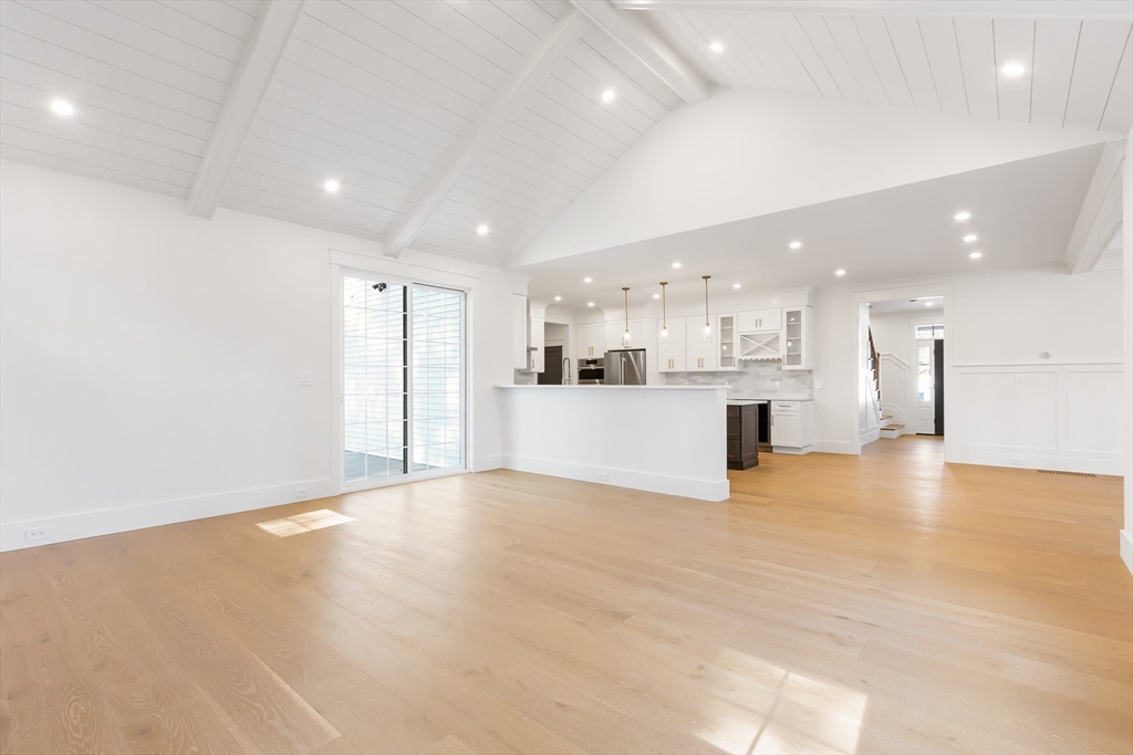 Natick, Massachusetts 01760, United States, 5 Bedrooms Bedrooms, ,5 BathroomsBathrooms,Residential,Pending,154771