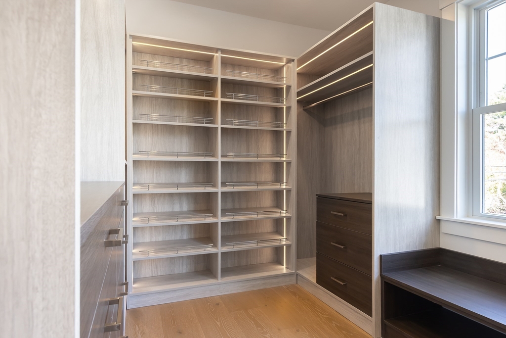 Natick, Massachusetts 01760, United States, 5 Bedrooms Bedrooms, ,5 BathroomsBathrooms,Residential,Pending,154771