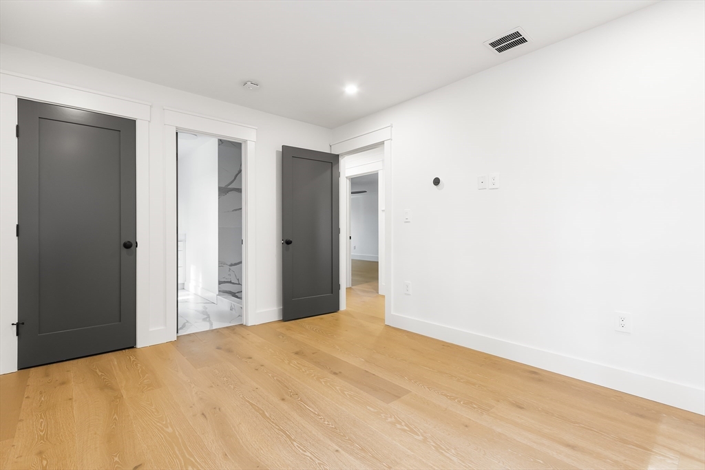 Natick, Massachusetts 01760, United States, 5 Bedrooms Bedrooms, ,5 BathroomsBathrooms,Residential,Pending,154771