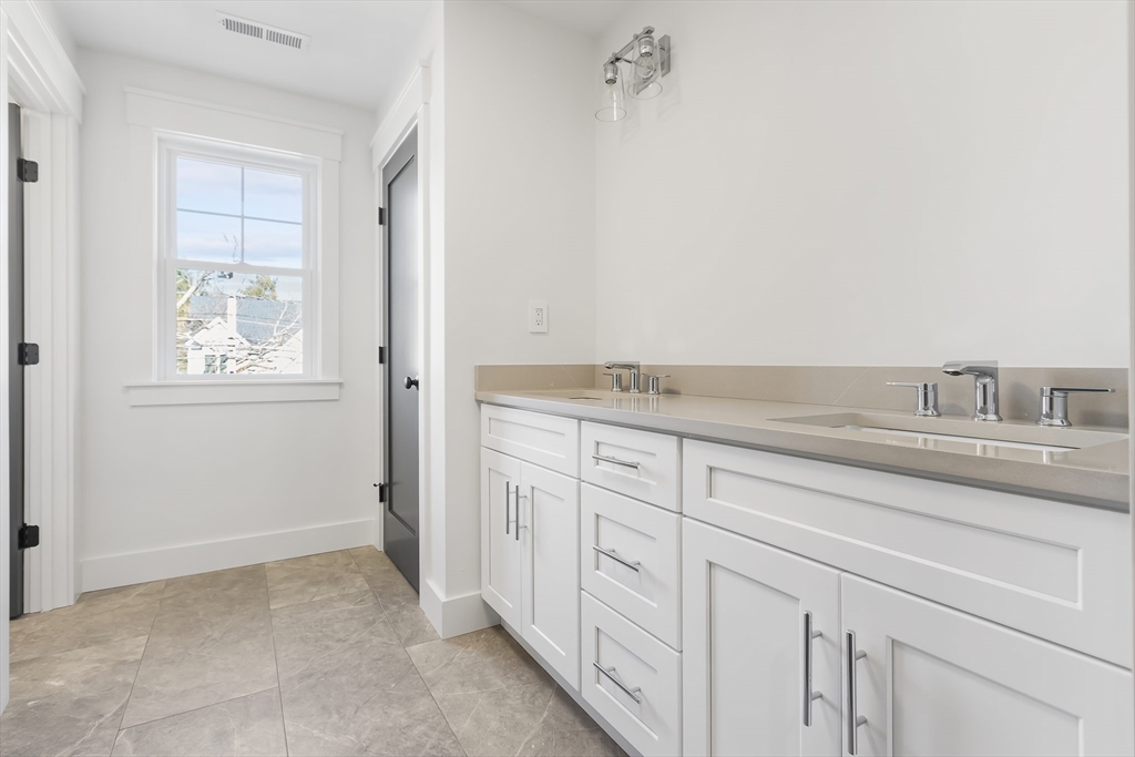 Natick, Massachusetts 01760, United States, 5 Bedrooms Bedrooms, ,5 BathroomsBathrooms,Residential,Pending,154771