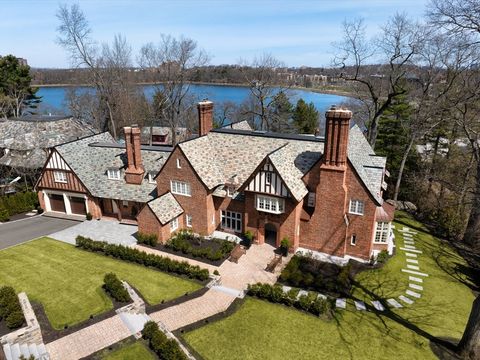 Photo of 124 Chestnut Hill Rd, Newton, MA 02467 (MLS # 73527607)