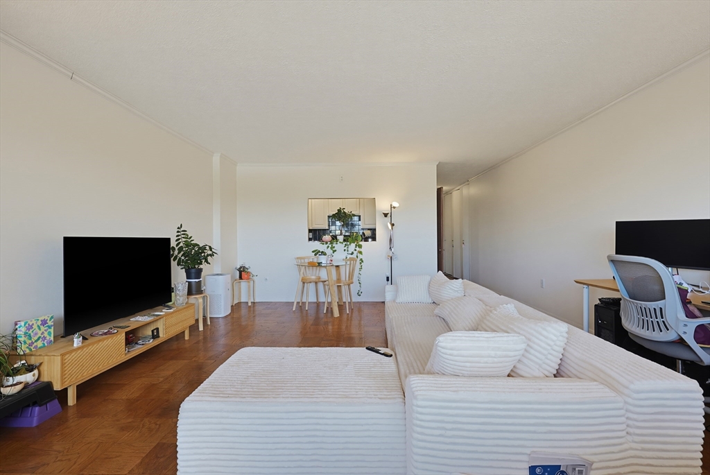 6 Whittier Pl 7B