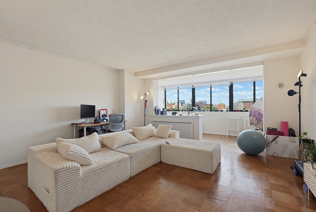6 Whittier Pl 7B
