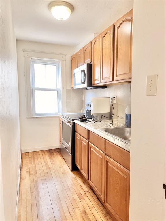 52 Fairfax Rd 1
