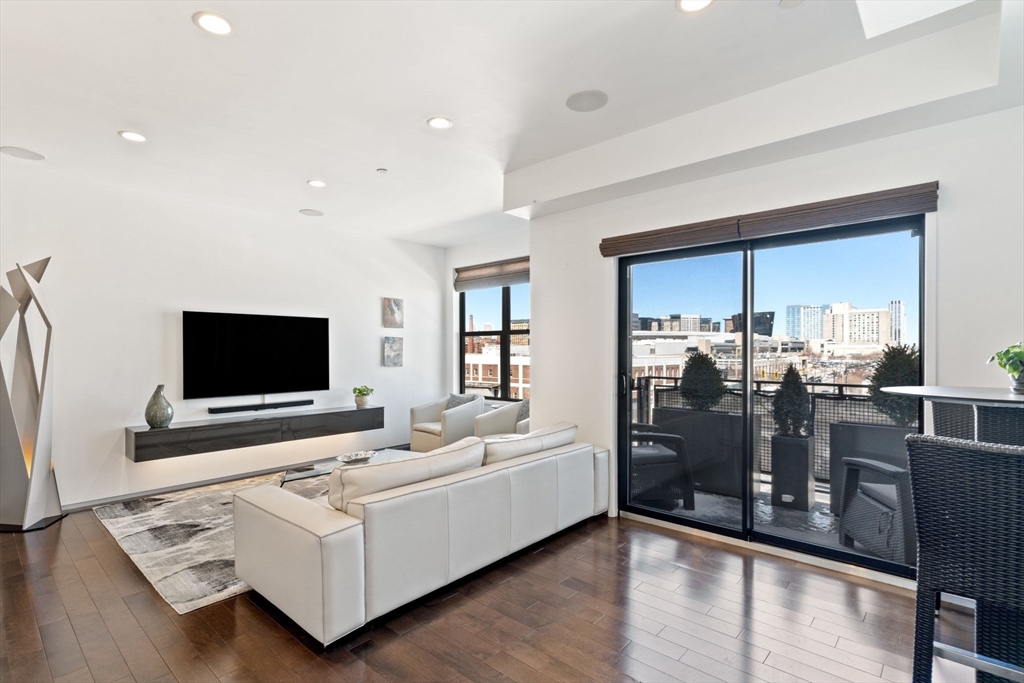 345 D St 11