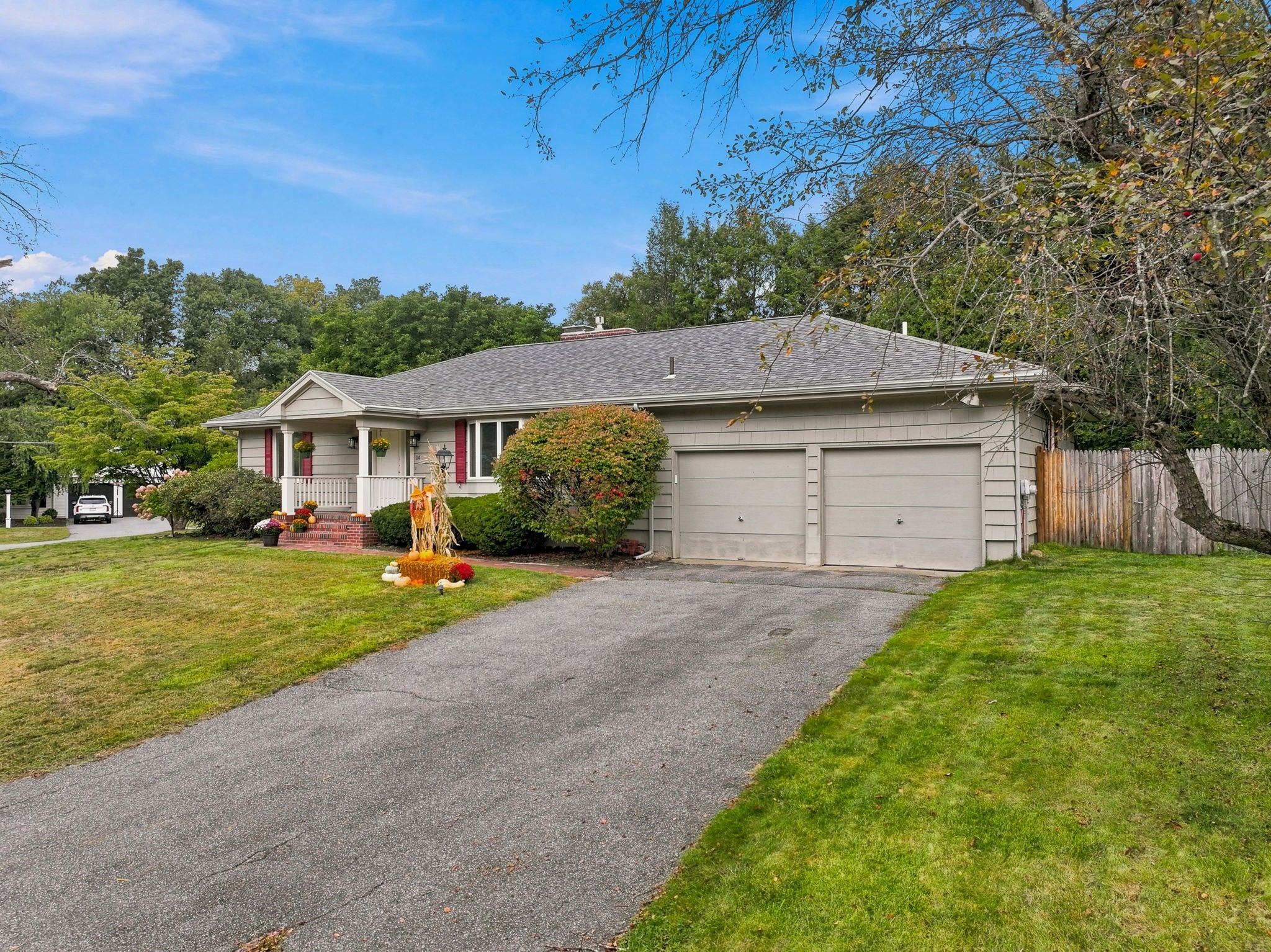 14 Forbes Ln