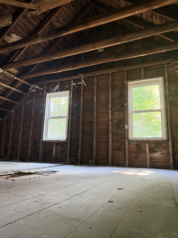 303 Ponakin Rd