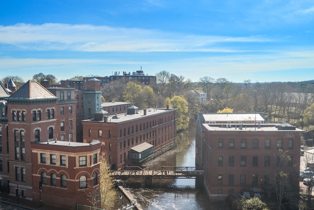 1241-1255 Adams F611