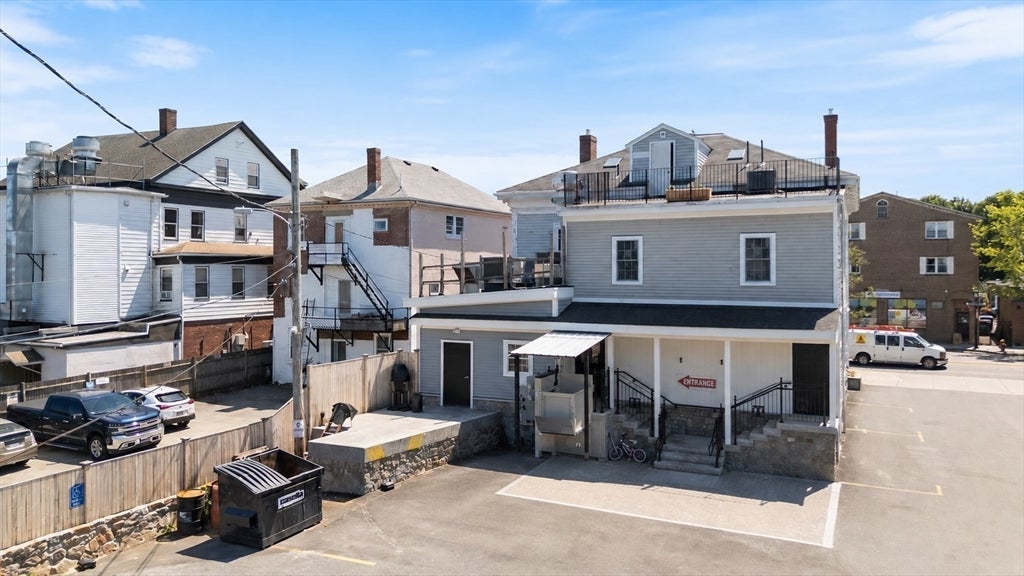 98 Main St
