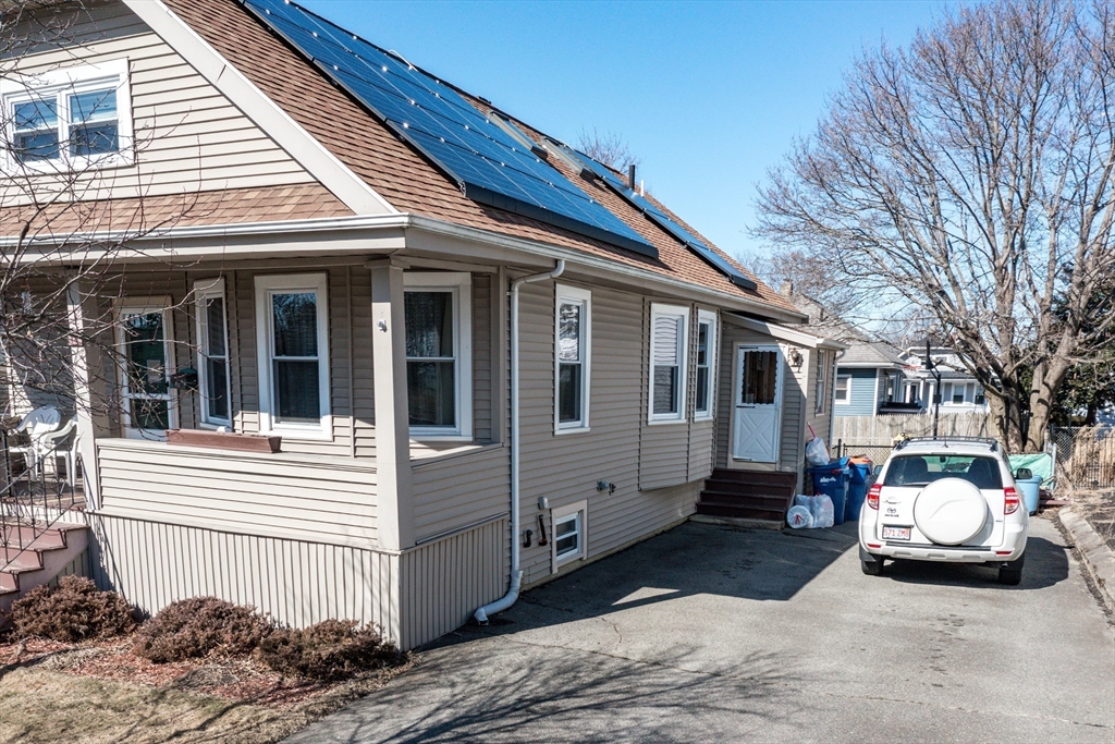 18 Deane St
