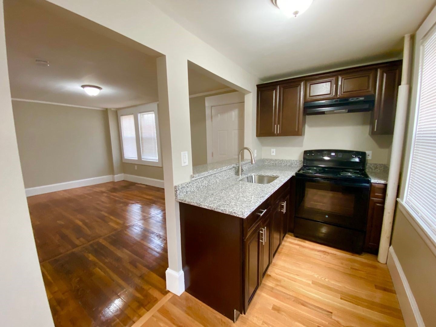 Click for 81 Broad ST #1B, Lynn, MA slideshow Click for 81 Broad ST #1B, Lynn, MA slideshow