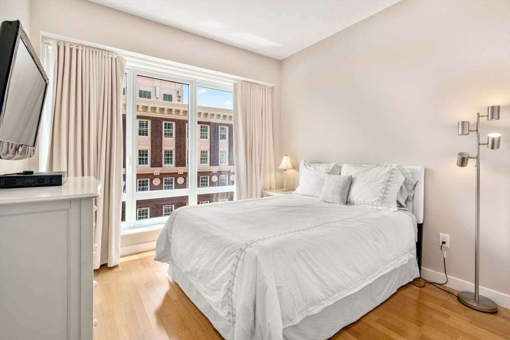 400 Stuart Street 15G