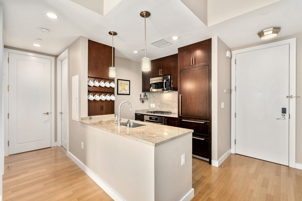 400 Stuart Street 15G