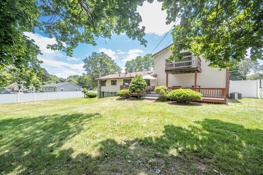 47 Oriole Dr