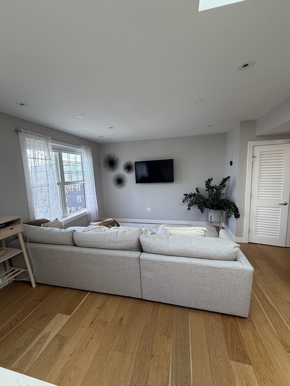 10 Everett St 406