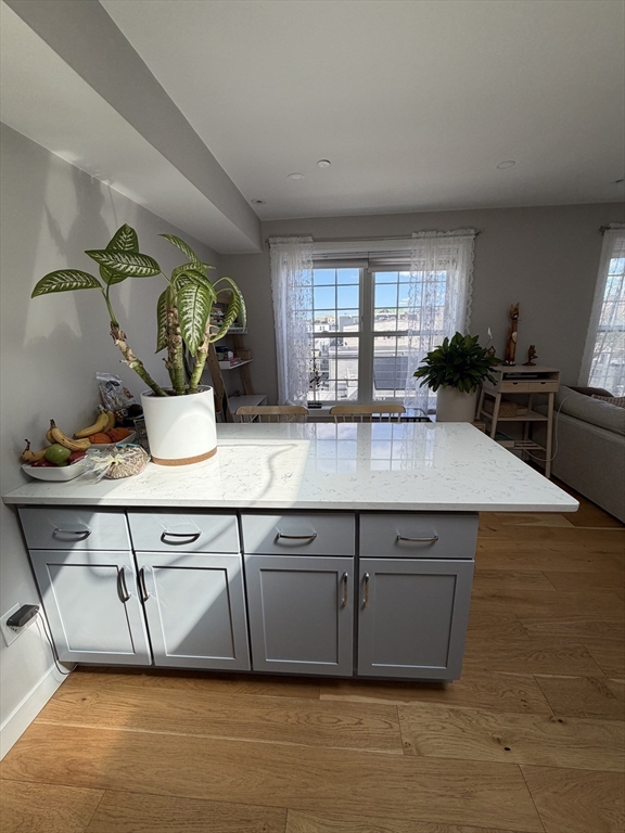 10 Everett St 406