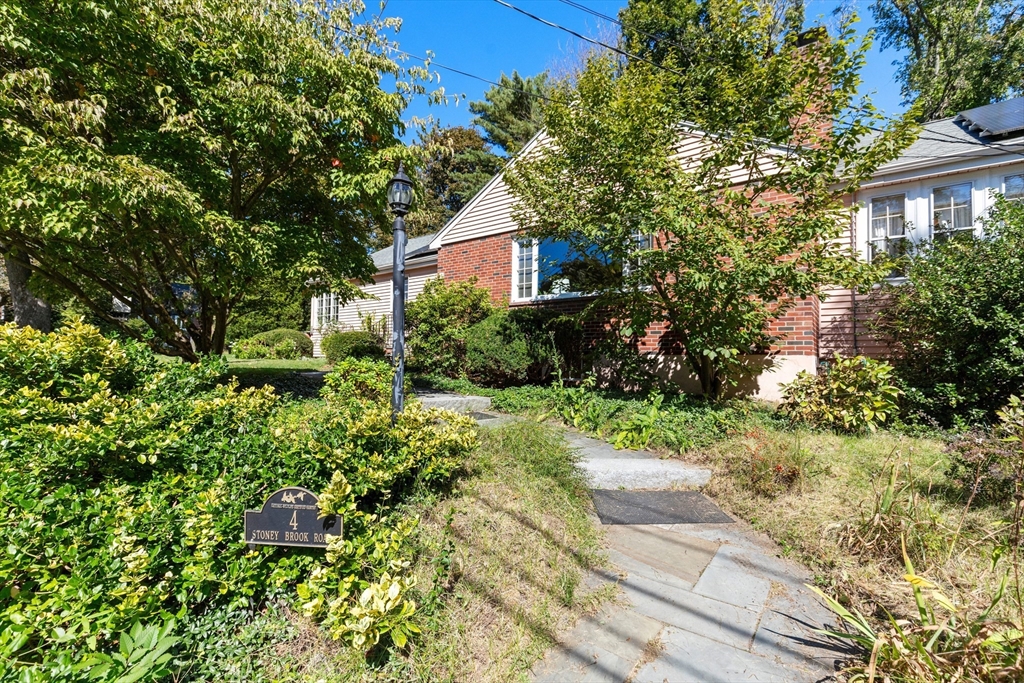 4 Stony Brook Rd