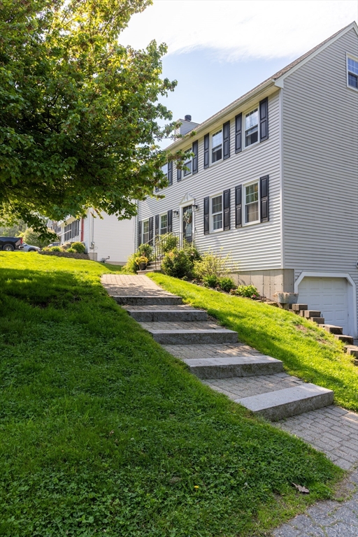 40 Idora Ave