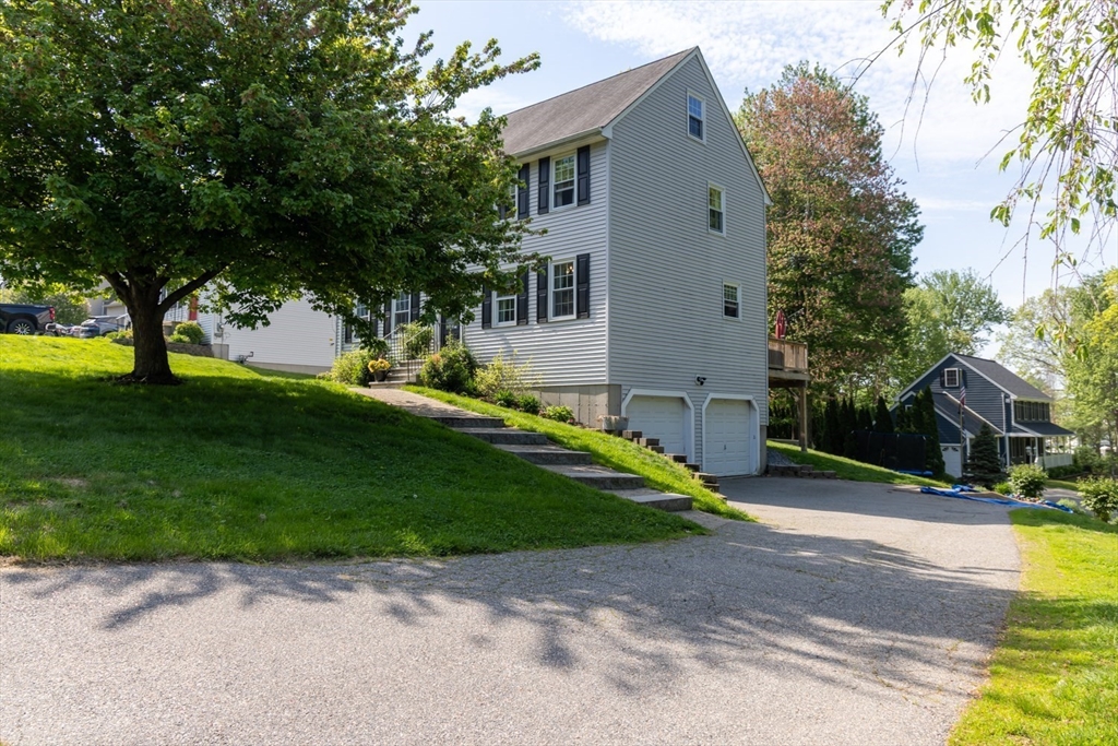 40 Idora Ave