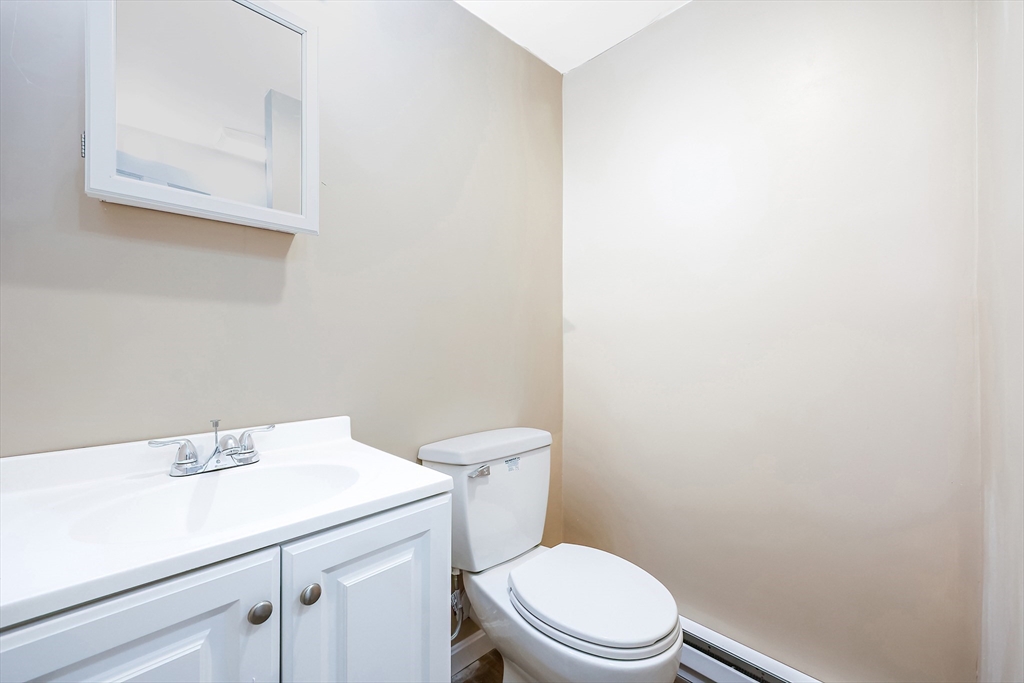 Marlborough, Massachusetts 01752, United States, 4 Bedrooms Bedrooms, ,5 BathroomsBathrooms,Residential,Active,86272