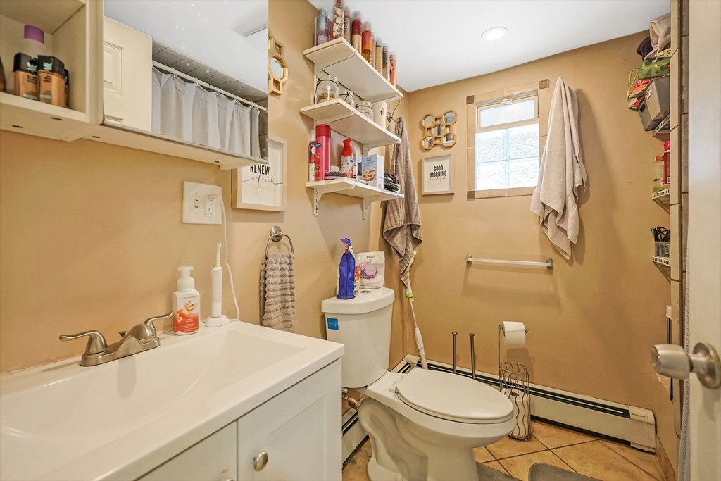 Marlborough, Massachusetts 01752, United States, 4 Bedrooms Bedrooms, ,5 BathroomsBathrooms,Residential,Active,86272