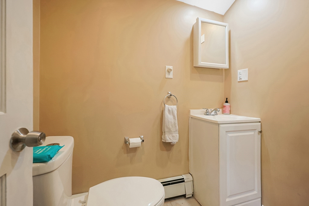 Marlborough, Massachusetts 01752, United States, 4 Bedrooms Bedrooms, ,5 BathroomsBathrooms,Residential,Active,86272