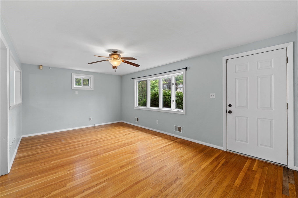 12 Teller St