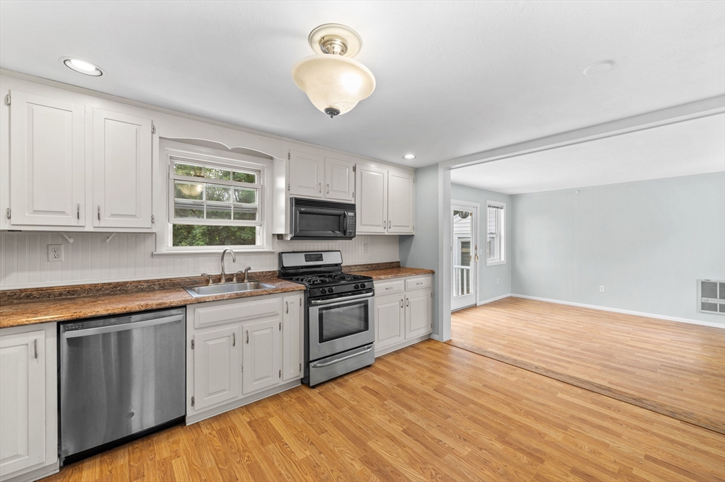 12 Teller St