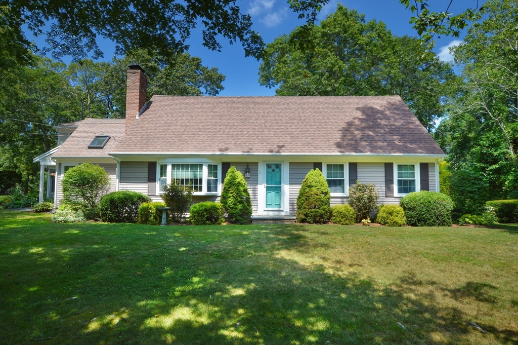 1 Surrey Ln